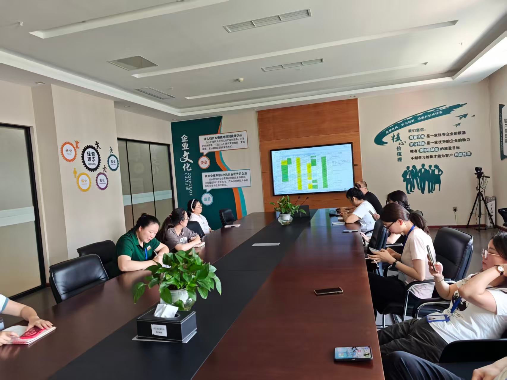Seaver жумалык өндүрүштү пландоону кароо жолугушуусу кофе машинасынын заказын өз убагында жеткирүүнү камсыздайт