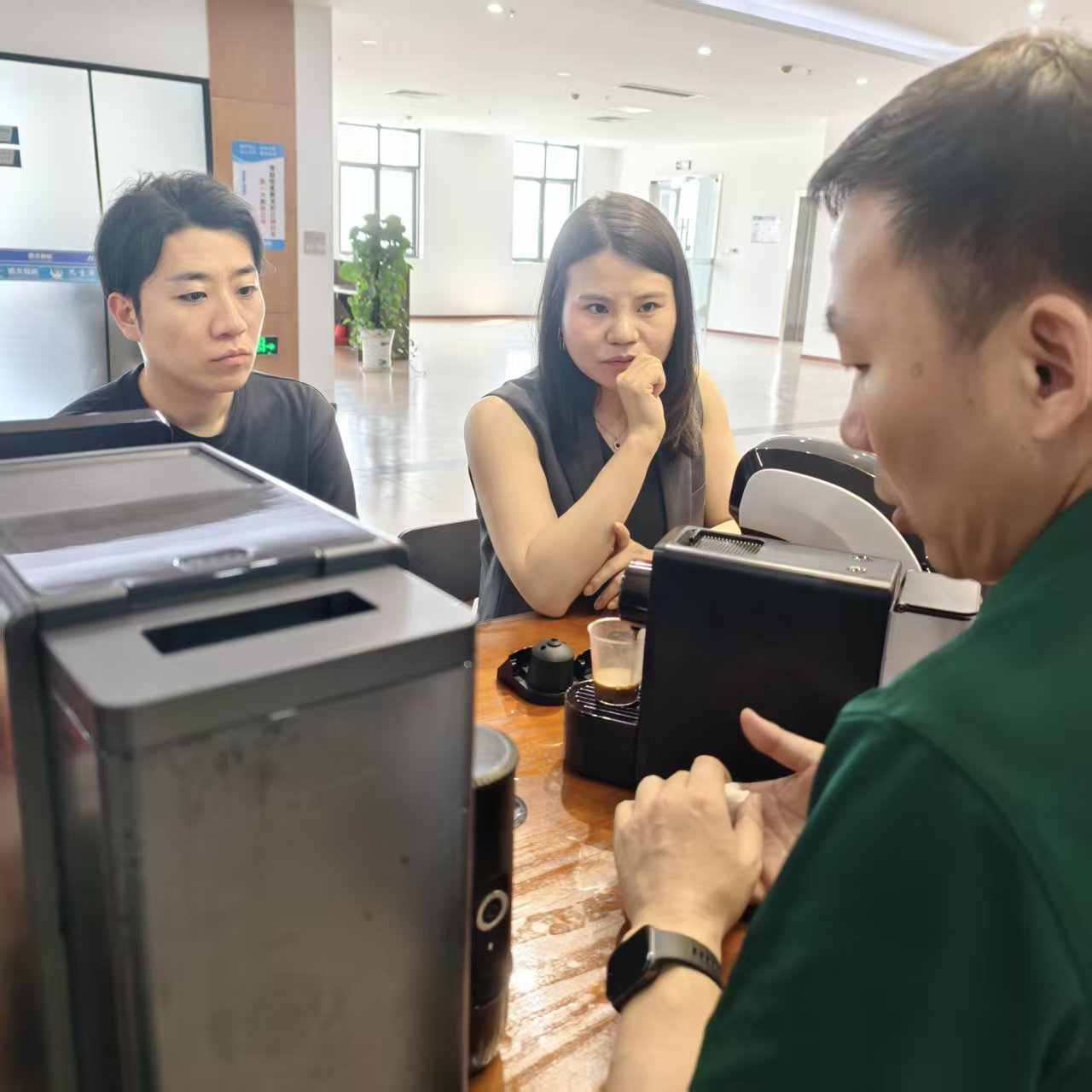 Эмне үчүн япониялык кардар SEAVERге Advanced Automatic Coffee Machine & Portable CoffeMachier үчүн барган?